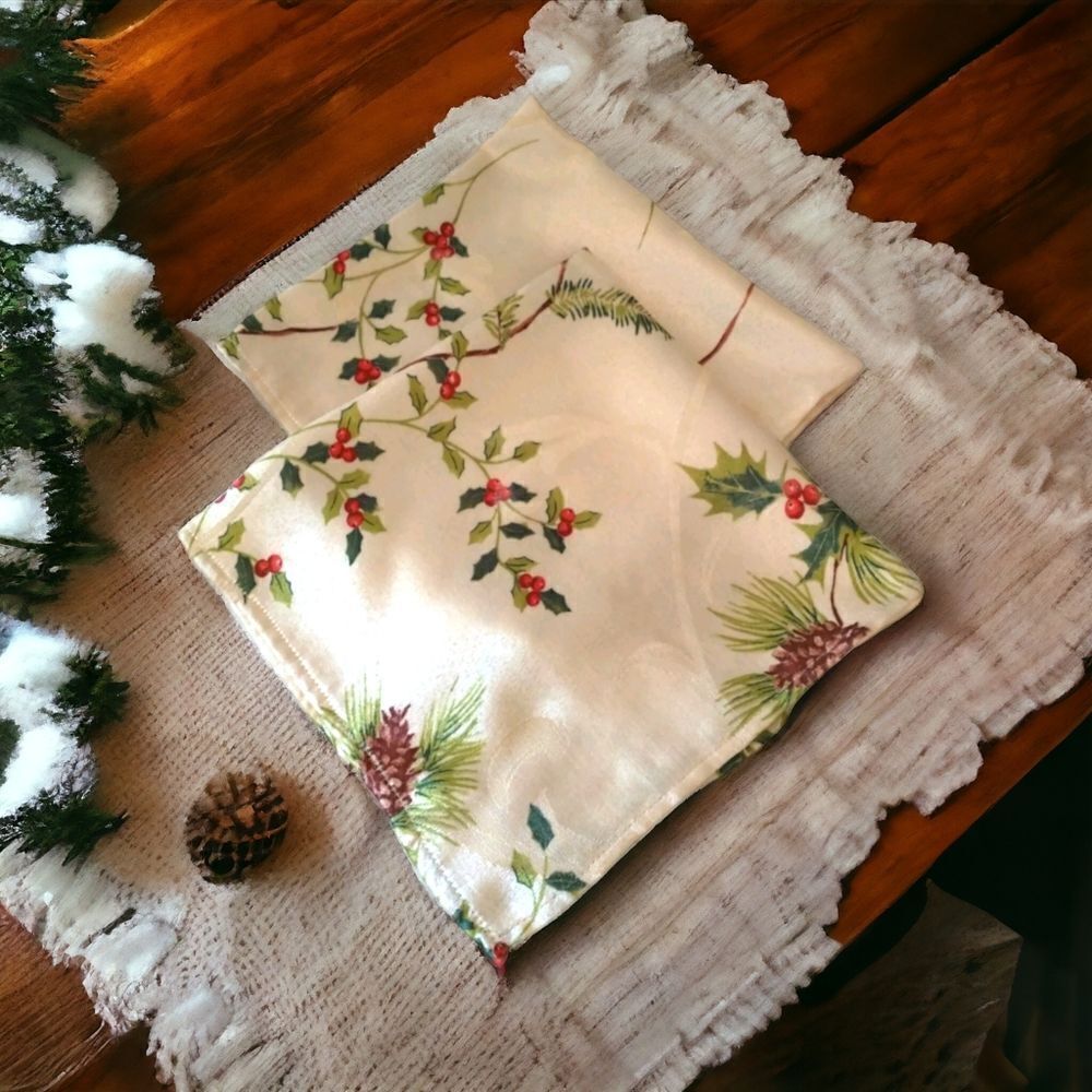 St Nicholas Square Christmas Cloth Napkins Holly Pinecone‎ Holiday Table Linens